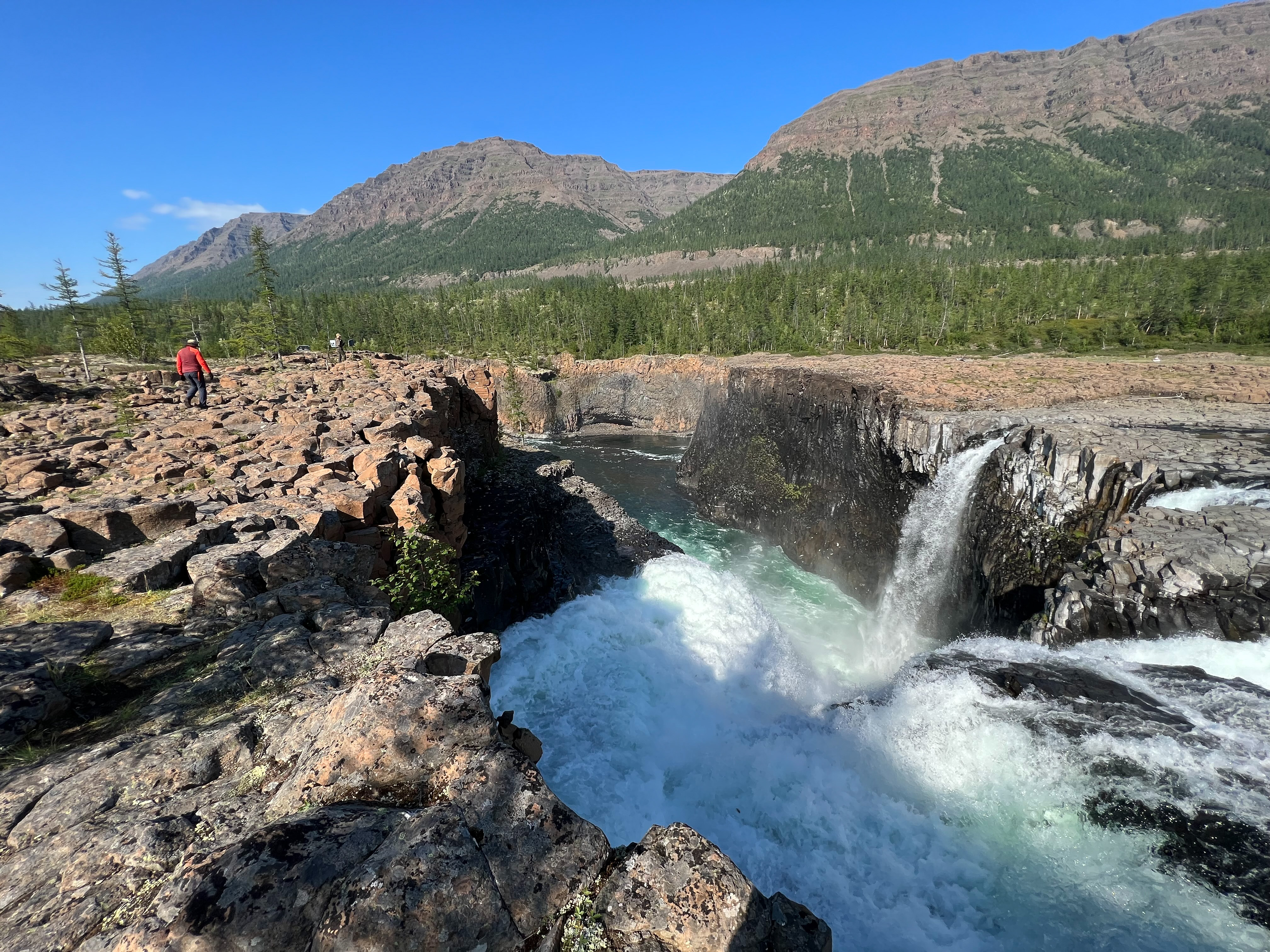 Иркиндинский водопад